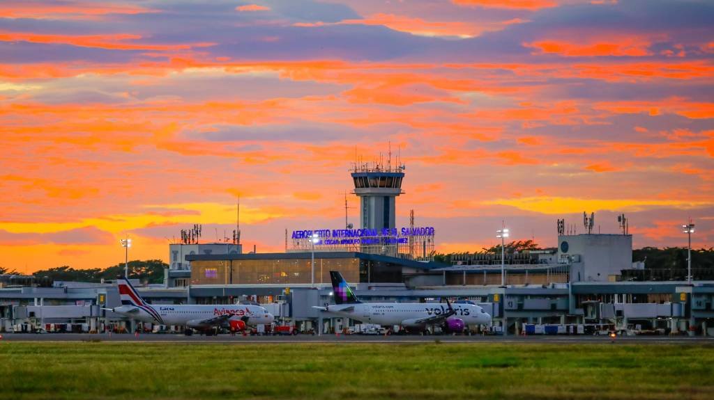 Traslado Aeropuerto El Salvador a Surf City